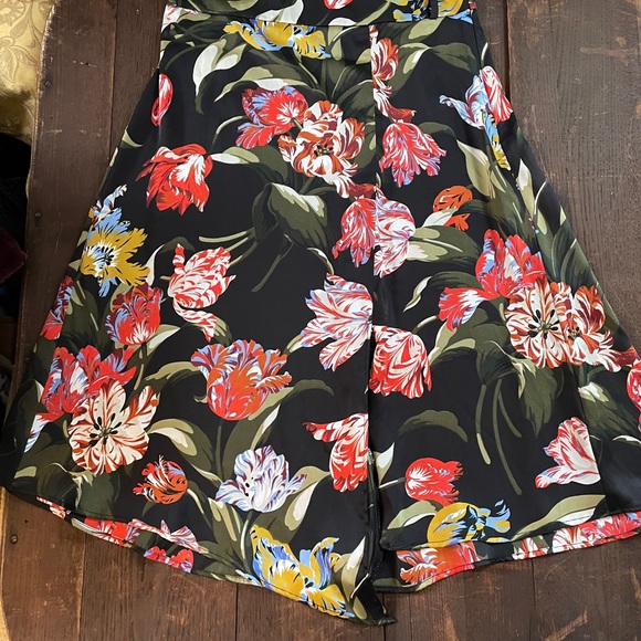 ZARA Floral Offset Slit Skirt. - Picture 6 of 12